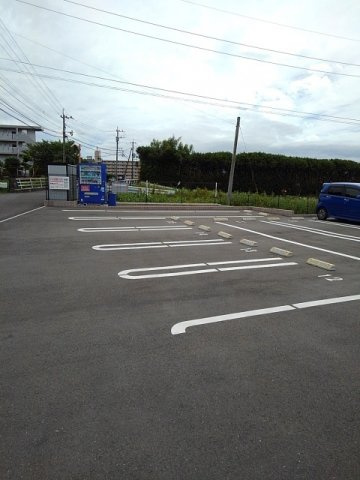 レジデント　レーヴ　Ⅱの駐車場