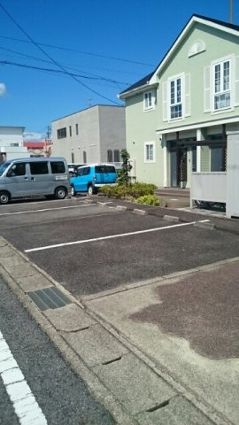 ドエル輝（かがやき）の駐車場