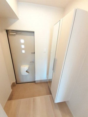 ワイズ　プラネッツの玄関