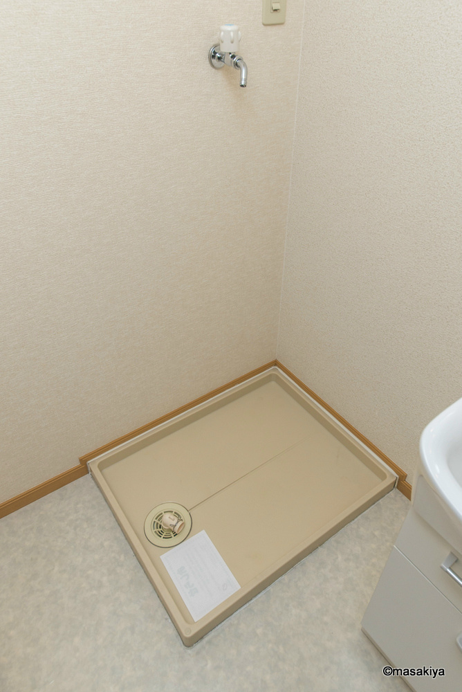 サンライズ平林の洗面所|室内洗濯機置き場