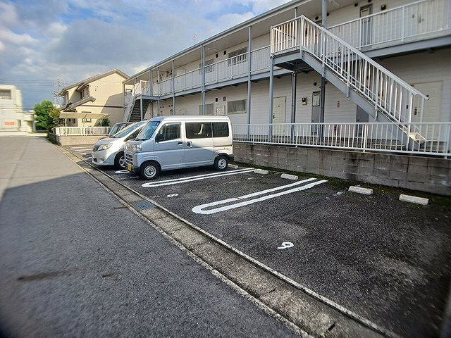 コーポにしふかの駐車場