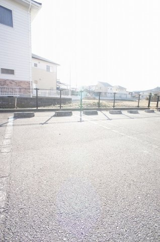 サニーホームズⅡの駐車場