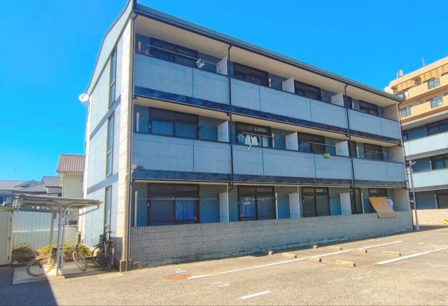 レオパレス中井町２の外観