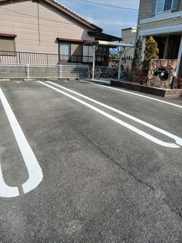 フィロンドールＡの駐車場
