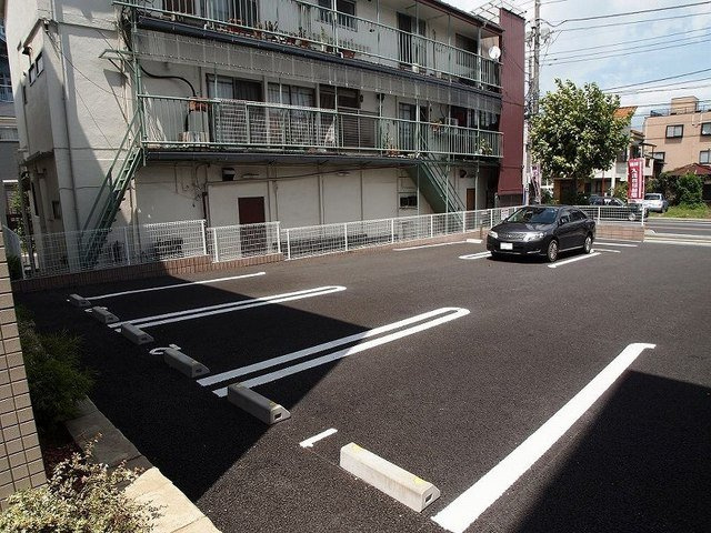 グレースコートの駐車場