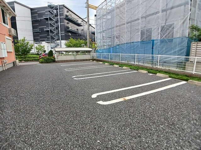 Ｌｕｃｋｙ　Ｂｅｌｌの駐車場