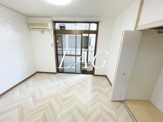 【居間・リビング】 | サンライズハイツ | 洋室のお部屋です。