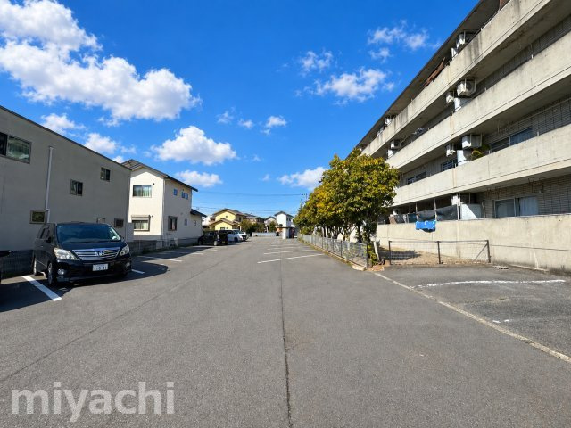 キャロン・エスポワールの駐車場