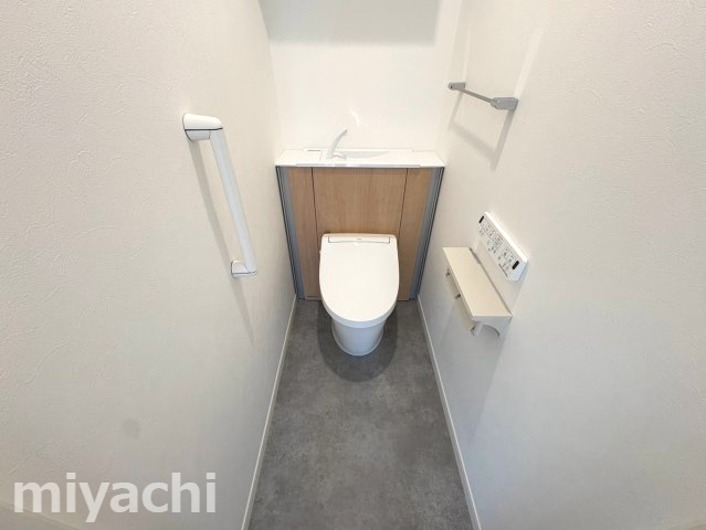 徳島市春日１丁目の一戸建てのトイレ