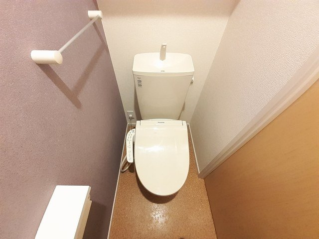 コラードＡのトイレ|清潔感のあるトイレです