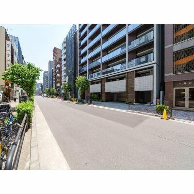 プラウド神田の駐車場