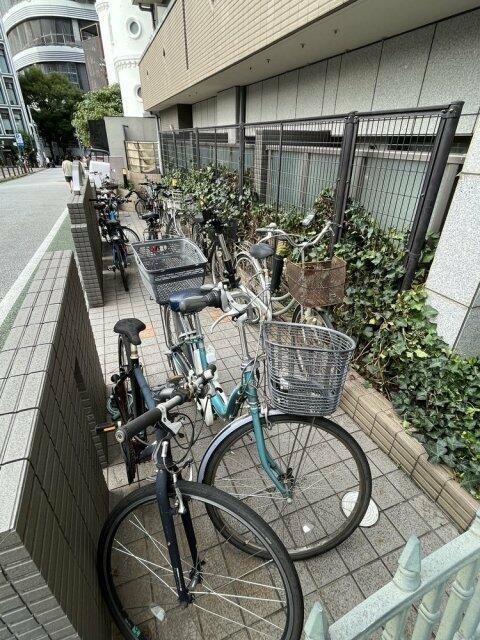 パレステュディオ赤坂の駐車場