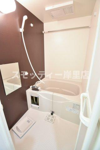 フジパレス加賀屋Ⅲ番館の浴室