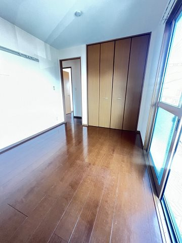 武庫ＪＩＮの寝室|広くて明るい寝室