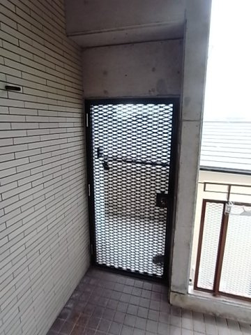 パラドス甲東園の玄関