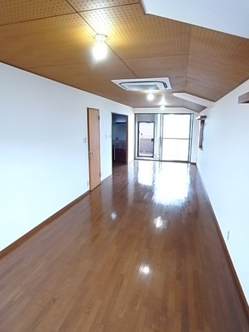 パラドス甲東園の居間・リビング