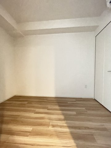 セレニテ神戸ミラクの洋室