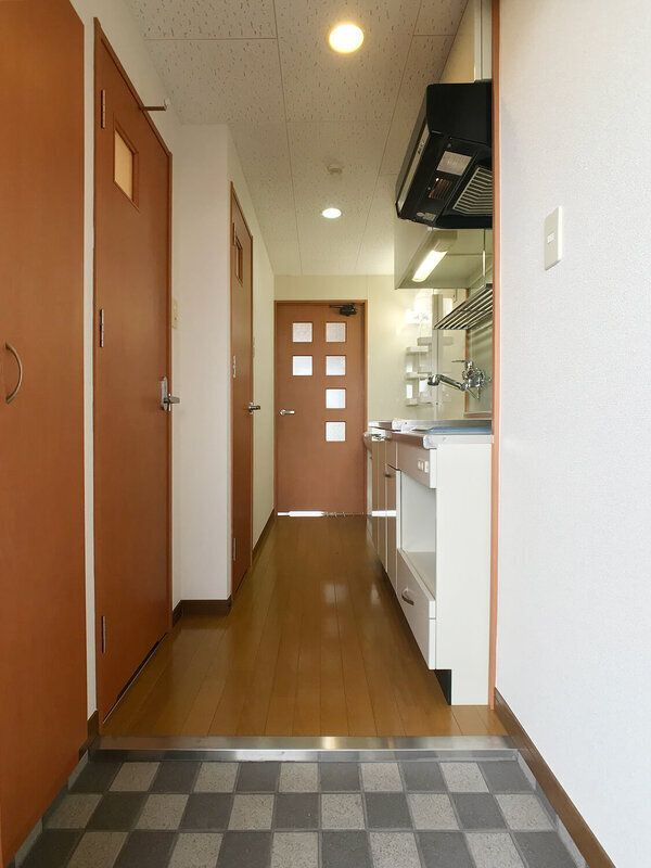 ロイヤル渡辺通の玄関