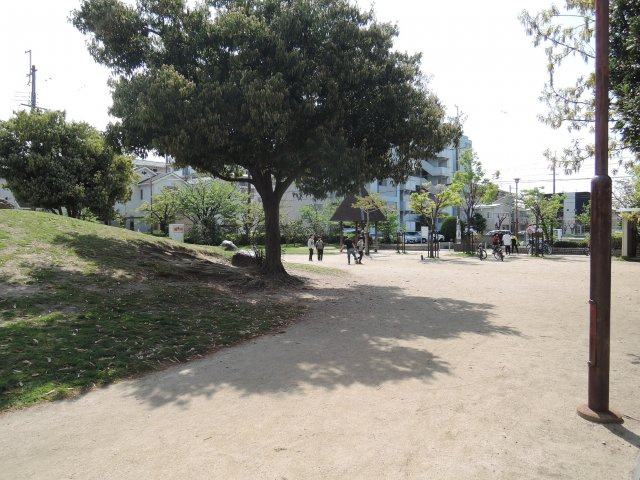ロイヤルアネックスの周辺