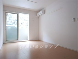 アート・ハウス　弐番館の居間・リビング