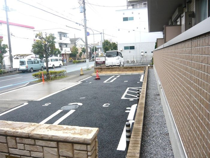 ウィン行徳の駐車場
