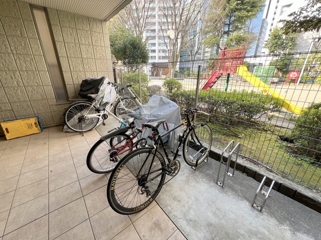 クレセール南青山のその他|★屋根付き駐輪場★