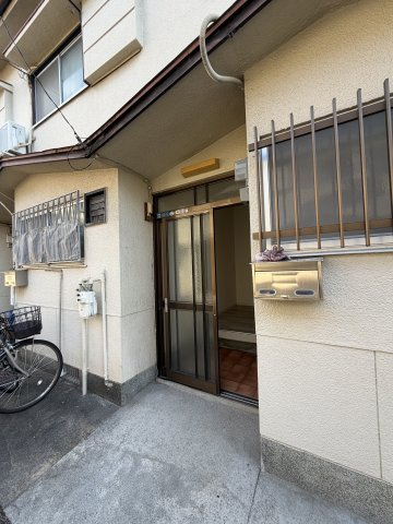 上神田二階建貸家の玄関