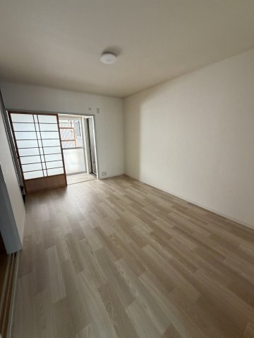 上神田二階建貸家の洋室