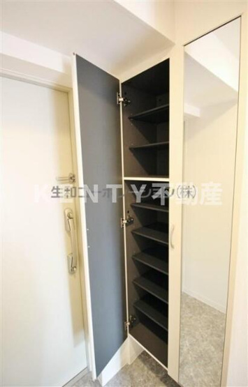 【玄関】 | グランククナ | 収納もある玄関です