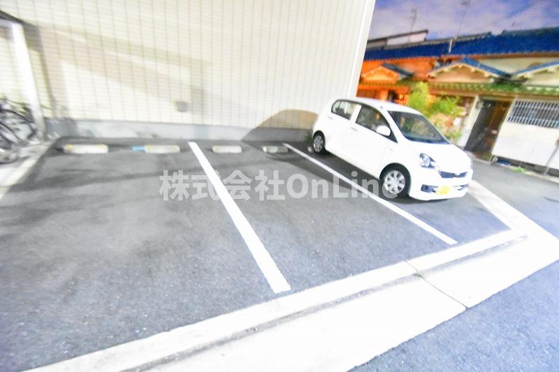 アミティエの駐車場