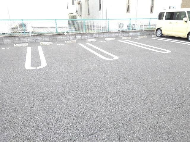 ベルフルールＣの駐車場