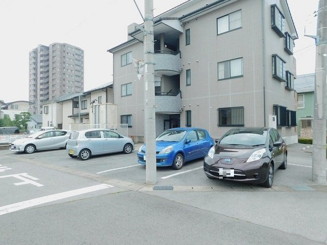 ベルエアー稲和の駐車場