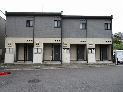 レオパレスフロンティアⅢの外観|落ち着いた雰囲気の外観です