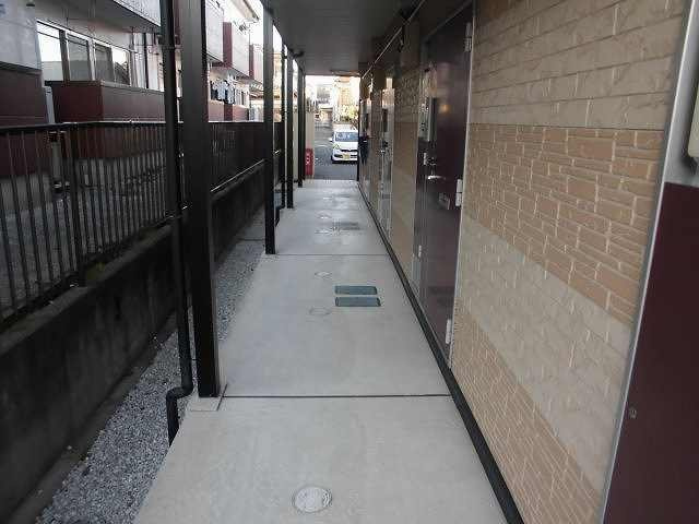 レオパレスオメガの玄関|収納もある玄関です