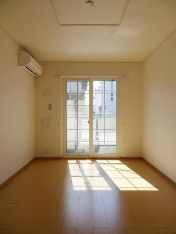 ラフィーネＥの居間・リビング|ゆったり過ごせる居間です