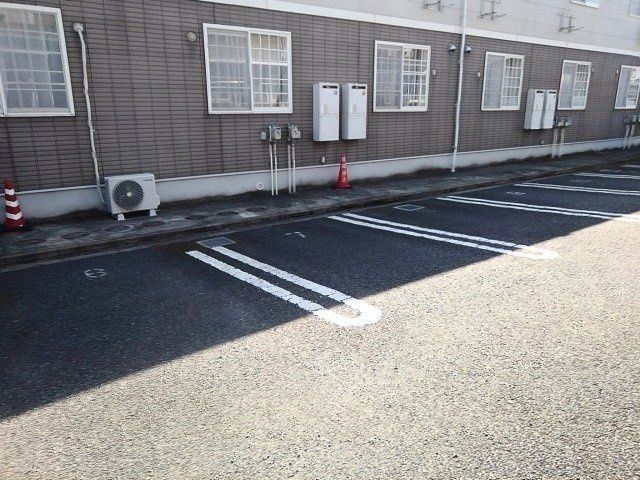 フォレスト２１．の駐車場