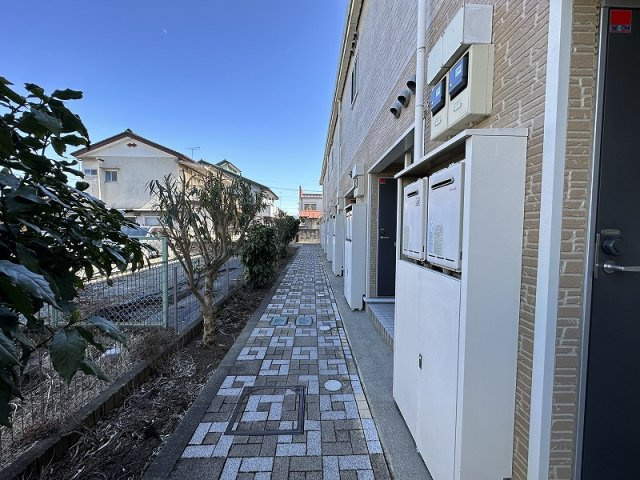 レオパレスカレーラ藤富のその他|通路