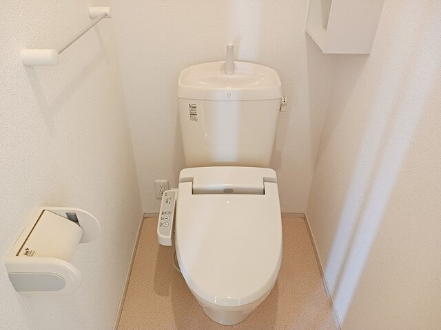 サニーフラットＢのトイレ|ゆったりとした空間のトイレです