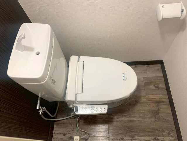 ひがしレジデンスのトイレ|ゆったりとした空間のトイレです