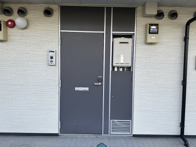 レオパレスグランエスポワールⅡの玄関|落ち着いた玄関です