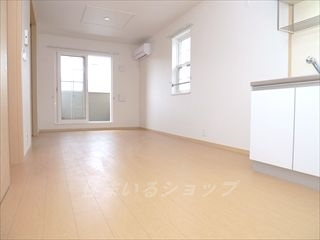 アヴェイラブル　Ａ棟の居間・リビング|エアコン付き