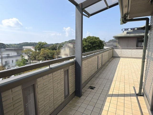 【バルコニー】 | 中古一戸建　高知市春野町南ケ丘６丁目