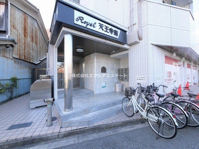 ロイヤル天王寺南のエントランス