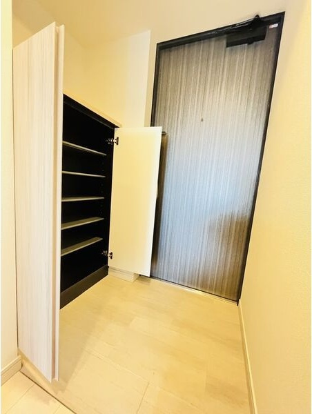 S-RESIDENCE名駅Westの玄関