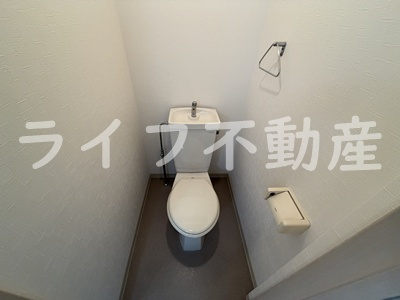 ジュネス高井田のトイレ|落ち着いた色調のトイレです