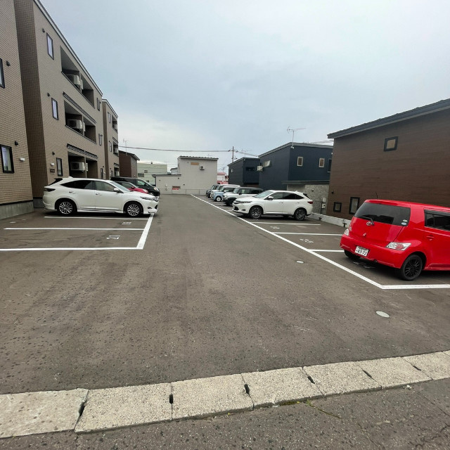 プチメゾン高砂２　A・Bの駐車場