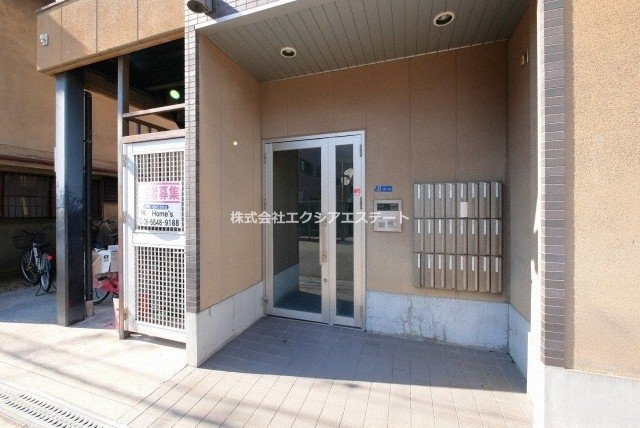矢田健商店中ノ棟マンションのエントランス