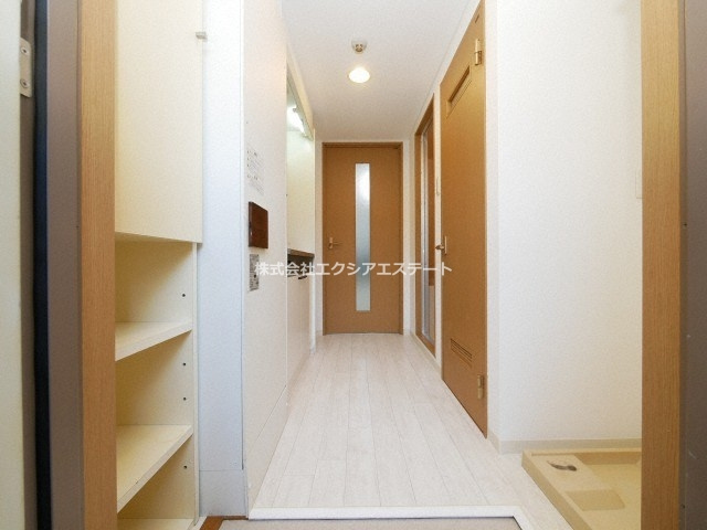 矢田健商店中ノ棟マンションの玄関