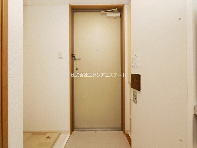 矢田健商店中ノ棟マンションの玄関