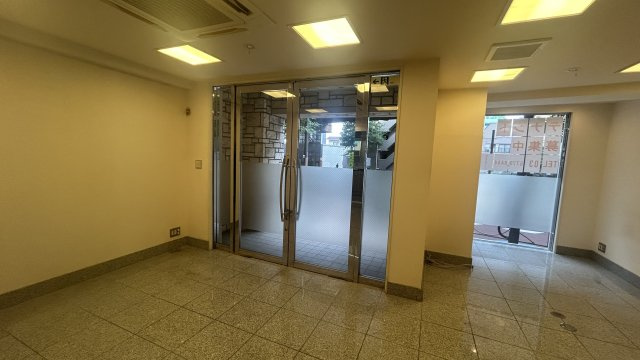 ステージファースト三軒茶屋アジールコートⅡのエントランス
